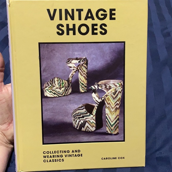 Book “Vintage Shoes” by Caroline Cox - Picture 1 of 11